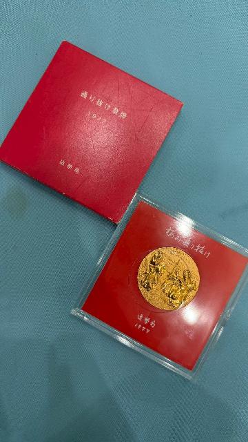 1977年 通り抜け章牌 〈造幣局発行〉