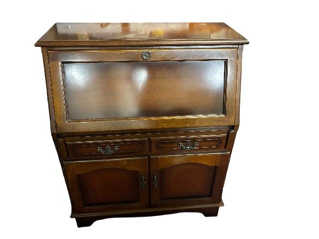 カリモク　ライディングビューロー