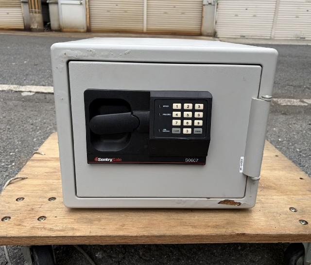 セントリー　ファイヤセーフ　耐火金庫　デジタル　SentrySafe中古 セントリー ファイヤセーフ 耐火金庫 デジタル （ まとめて片付け 不要