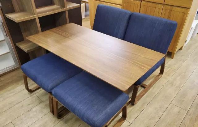 リビングでもダイニングでも使えるダイニングセット　　オーク材　無印商品　良品計画