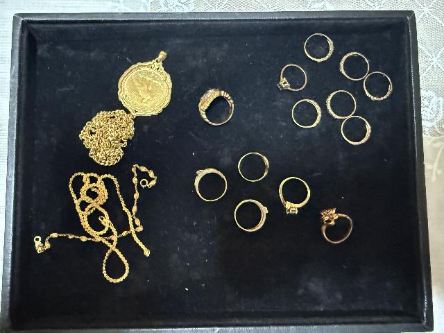 タンスの奥にしまわれたアクセサリー