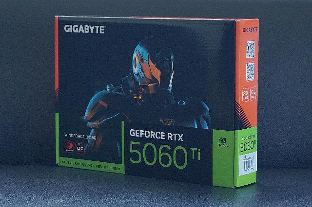 未開封 RTX 5060 Ti グラボ