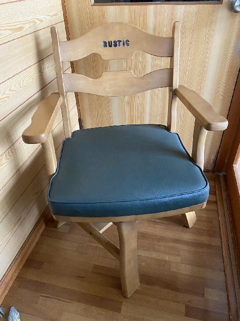 カリモク チェア