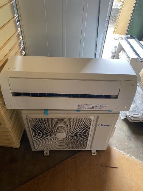 壁掛けエアコン、室外機