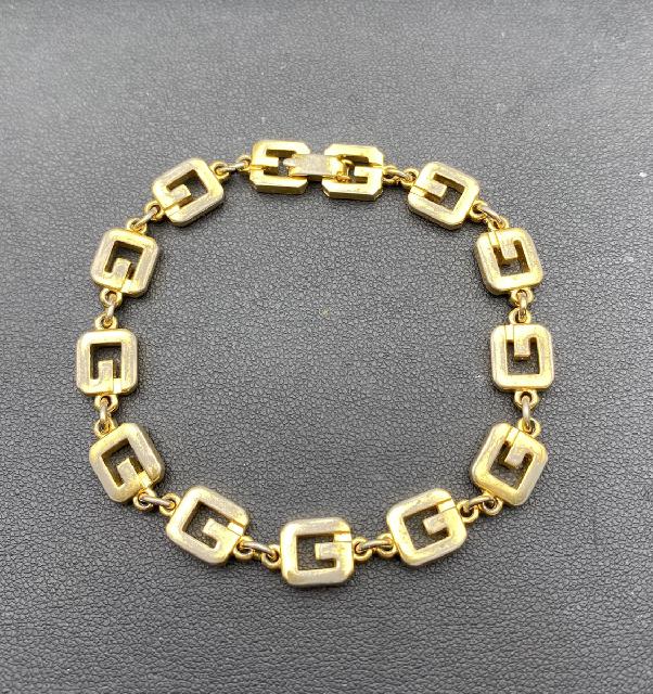 GIVENCHY（ジバンシィ）ブレスレット