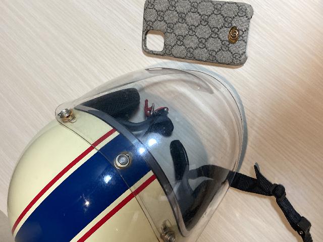 バイクヘルメット、グッチアイフォンケース