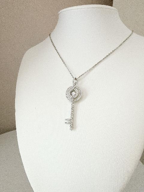 SWAROVSKI シルバースパークリングダンス キーペンダント