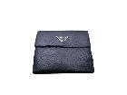 PRADA レザー 折り財布 三角プレート ホック サフィアーノ 黒の詳細ページを開く