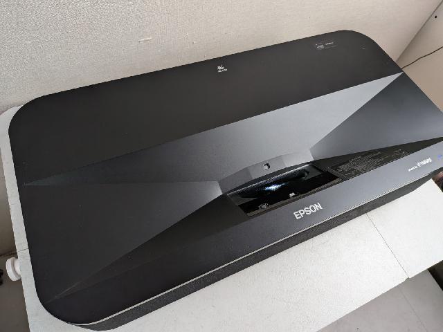 EPSON エプソン dreamio ドリーミオ レーザープロジェクター