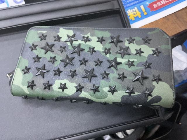 ジミーチュウ カモフラ スター スタッズ ラウンドファスナー 長財布 