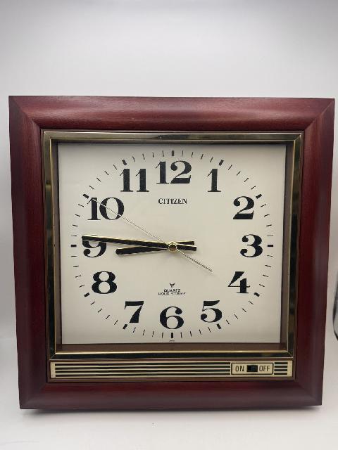 CITIZEN（シチズン） QUARTZ HOUR STRIKE 木枠正方形壁掛け時計