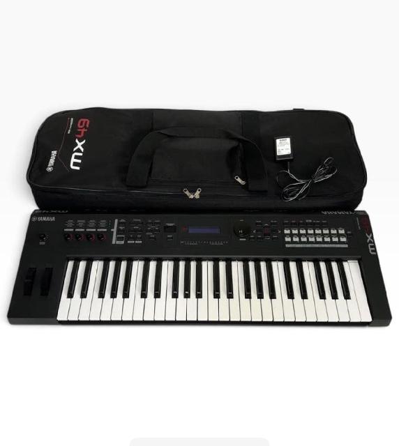 YAMAHA MX49 シンセサイザー リュック型ケース付 （ その他楽器）の