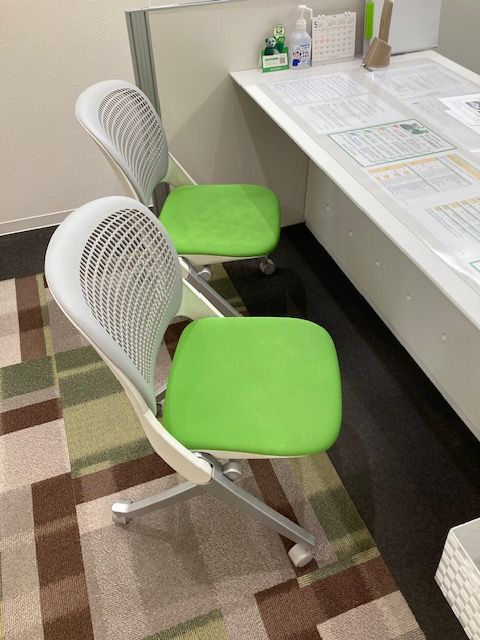 イス③ 同じもので4脚