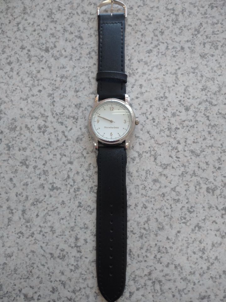 メデセデスベンツ腕時計