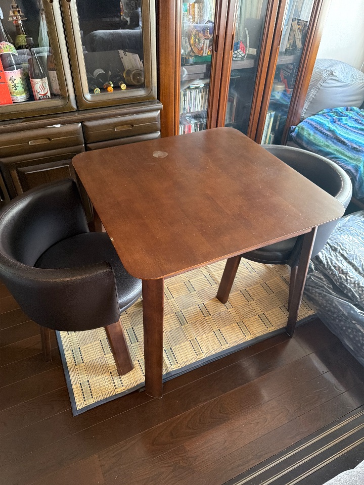 ダイニングテーブル