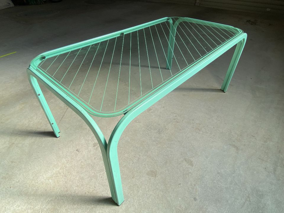 ガラステーブル