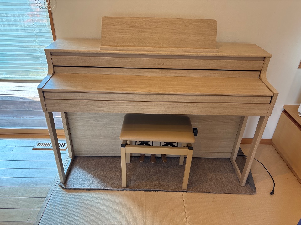 ローランド　HP704 電子ピアノ