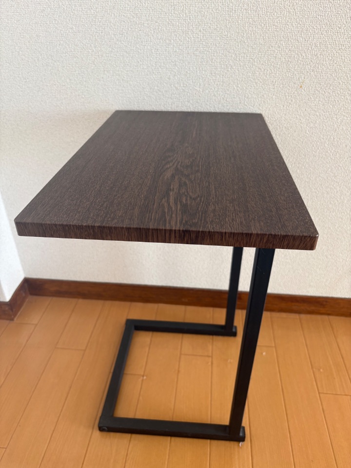 サイドテーブル