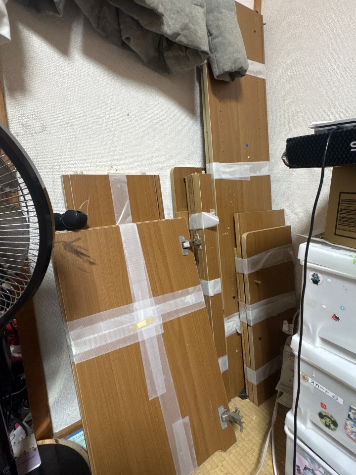 机の解体した板