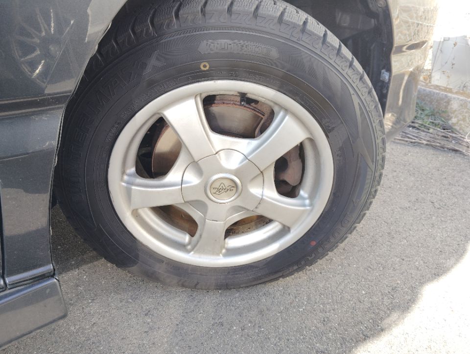 スタッドレスタイヤアルミホイール4本セット　トヨタノア用