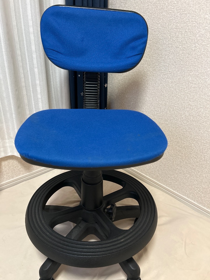 デスクチェアー