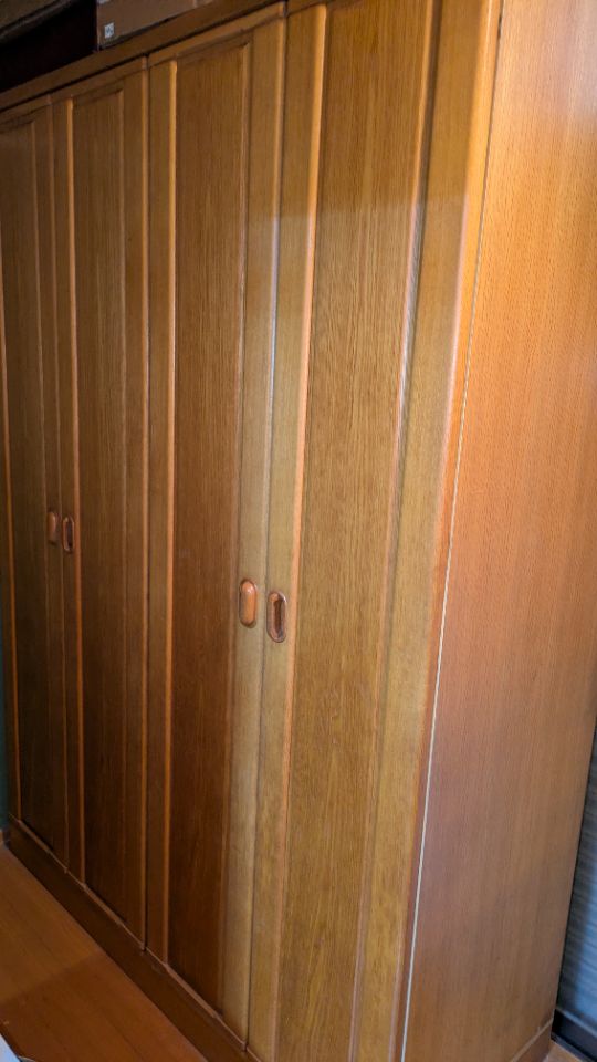 洋服タンス35年程前　高さ195cm×幅140cm×奥行56cm