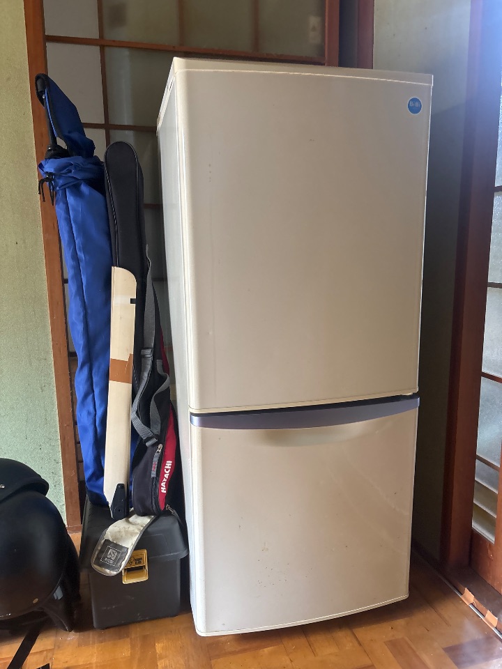 冷蔵庫　NR-BB142J-WB型