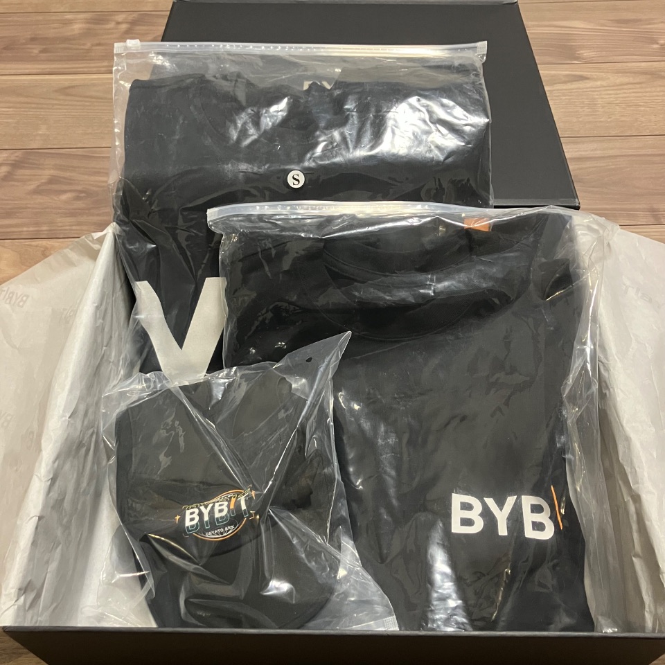 BYBIT VIP 限定ギフトセット トレーナー＆Tシャツ＆キャップ