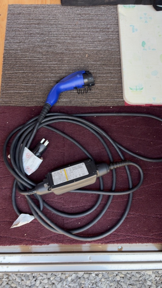 新型プリウス充電ケーブル