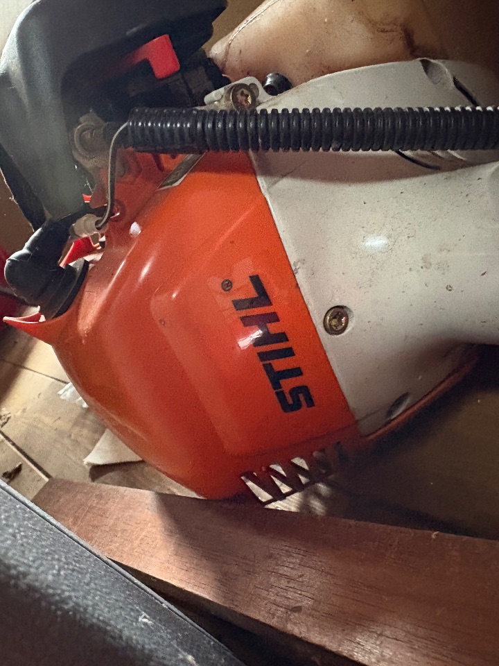 STIHL（スチール）エンジン刈払機とガソリン携行缶