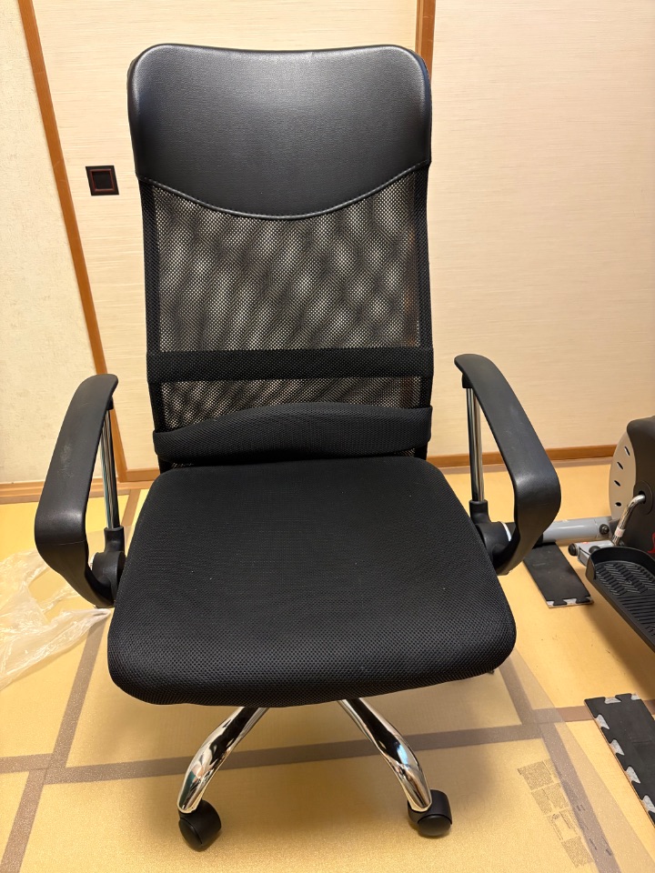 肘掛け付きキャスター椅子