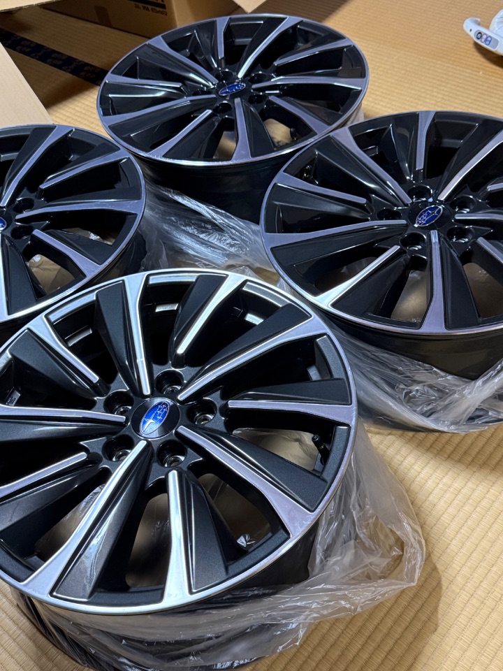 スバルレヴォーグVNH用　18インチ純正アルミホイール