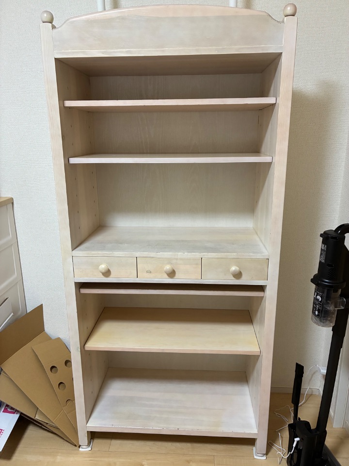 白い書棚