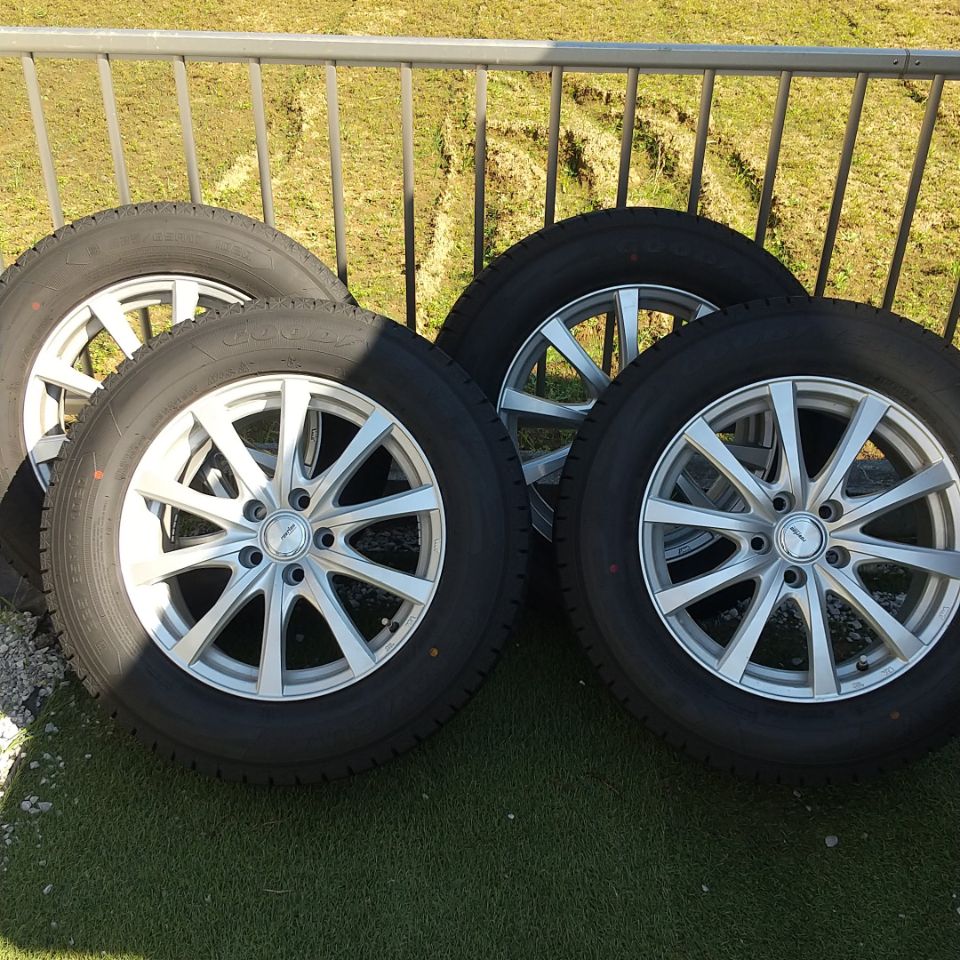 グッドイヤー アイスナビSUV 225/65R17